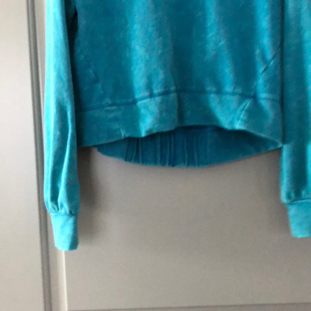 sweatshirt w Surround yourself with love on